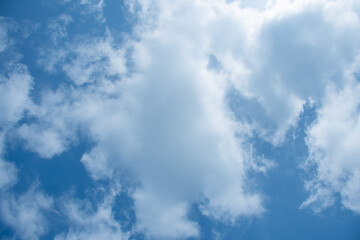 青空にもこもこもこと