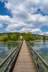 Holzbrücke über den Rhein zur Klosterinsel Werd