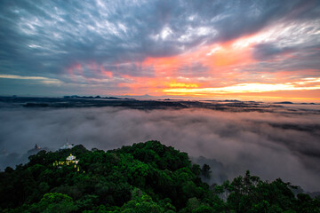 Obraz premium panoramic background of high mountain scenery, overlooking the atmosphere of the sea, trees and wind blowing in a cool blur, spontaneous beauty