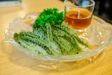 沖縄の名物料理の一つである海ぶどう