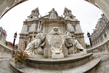 Fototapeta na wymiar views Saint Paul cathedral