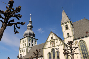 Obraz premium Große Marienkirche in Lippstadt; Blick von Süden auf Westturm; Querhaus und Chor