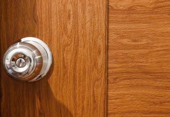 wooden door and stainless steel round ball door knob. - obrazy, fototapety, plakaty