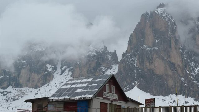 DOLOMITI PASSO SELLA