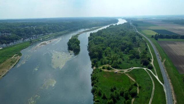Vue a&eacute;rienne de la Loire, fleuve fran&ccedil;ais