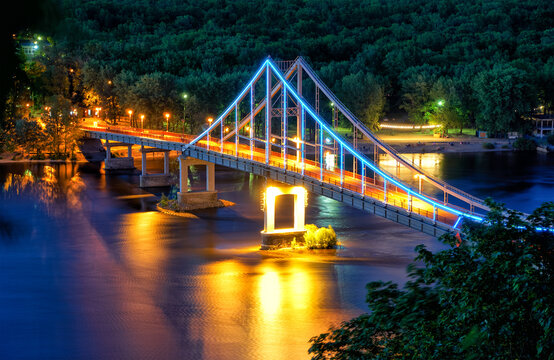 Night view of the Park bridge across the Dnieper in Kyiv