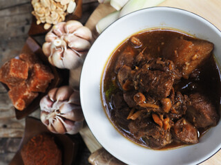 Thai northern redcurry spice pork soup and garlic 