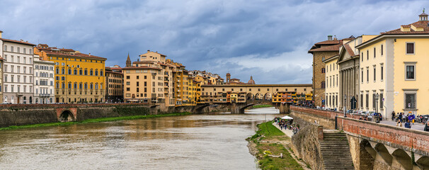 Firenze con panoramica del Ponte Vecchio
