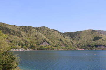 Fototapeta na wymiar 山と湖