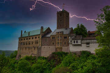 Gewitterblitz über der Wartburg in Eisenach Thüringen Deutschland