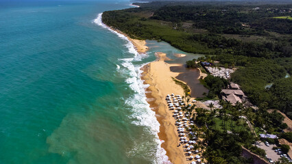 Praia Trancoso Sul da Bahia Brasil Praia Tropical Paradisíaca Mata Atlântica Rio Mar Areia Azul Verde Resort Viagem Férias 
