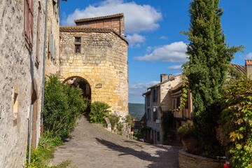 Fototapeta na wymiar La cité médiévale de Cordes-sur-Ciel, dans le Tarn, en Occitanie