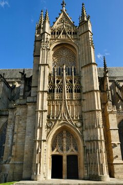 Le portail Saint-Jean sur la fa&ccedil;ade nord-ouest de la cath&eacute;drale Saint-Etienne de Limoges