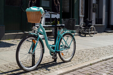 Obraz premium Old vintage bicycle on the street