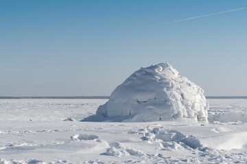 Fototapeta na wymiar Real snow igloo house in the winter. 