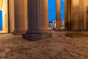 Brandenburger Tor Nachts in Berlin , blaue Stunde © H. Rambold