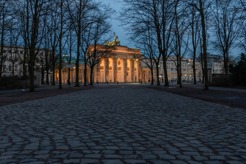Brandenburger Tor Nachts in Berlin , blaue Stunde © H. Rambold