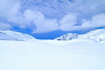 Obraz premium 立山黒部アルペンルート 室堂平の銀世界