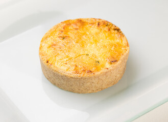 Quiches assados e recheados. Tortas frescas.