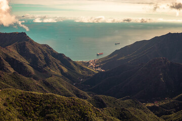 Obraz premium valley over the bay