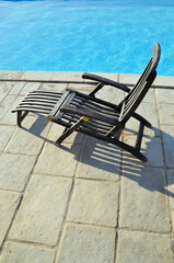 Chaise longue bord de piscine