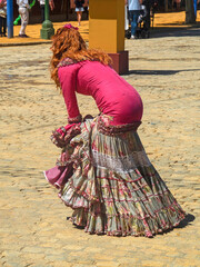 Mujer vestida de flamenca en la feria / Woman dressed as flamenco at the fair. Sevilla - obrazy, fototapety, plakaty