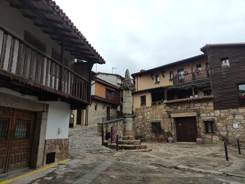 Picota en la plaza de la justicia de Valverde de la Vera (C&aacute;ceres, Extremadura, Espa&ntilde;a) en la lista de pueblos m&aacute;s bonitos de Espa&ntilde;a
