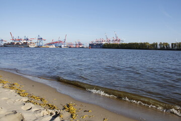 unterwegs am Elbestrand  Hansestadt Hamburg