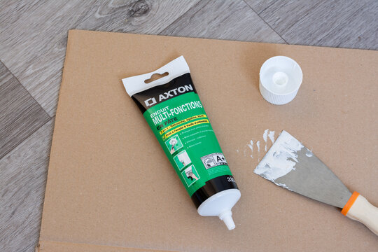 Tube d'enduit de lissage multifonctions de marque Axton