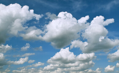 Fototapeta na wymiar Cloudy blue sky texture
