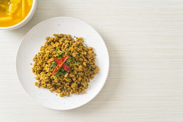 Stir Fried Pork with Yellow Curry Paste