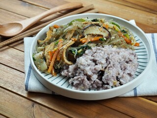  한국의 전통 음식 잡채밥