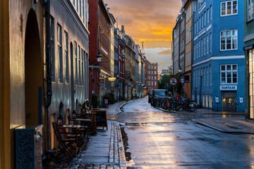 Fototapeta na wymiar Beautiful sunset on a european narrow street in Copenhagen, Denmark 
