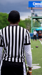 Fototapeta premium Arbitro durante un partido de futbol americano 