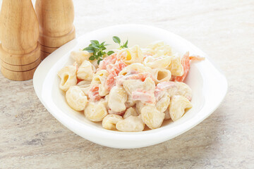 Pasta with salmon and cream cheese