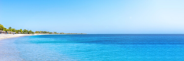 Fototapeta na wymiar Panorama of a tropical beach and a blue ocean on a sunny summer day