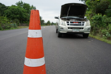 Repair cars on the side of the road