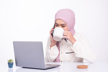 ํํYoung pretty muslim woman in hijab relaxing in office room, education online, remote work freelancer, using smartphone.
