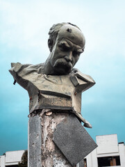 War in Ukraine, damaged monument to Taras Shevchenko Borodyanka, Kyiv region. - obrazy, fototapety, plakaty