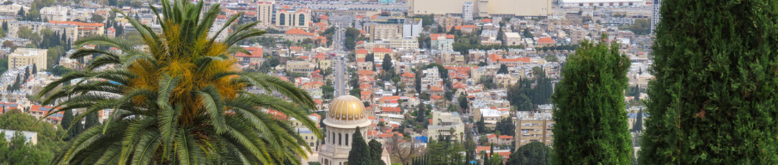 Fototapeta na wymiar Beautiful panoramic aerial view of the Bahai Gardens and Ben Gurion Street in Haifa, Israel.