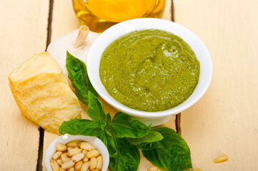 Italian basil pesto sauce ingredients