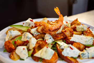 salad with shrimp avocado and dorblu cheese