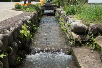 小川