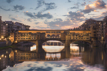 Florence, Italy at the Ponte Vecchio Bridge crossing the Arno River - obrazy, fototapety, plakaty