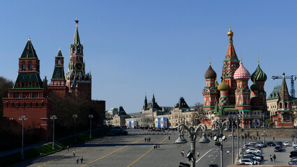 Obraz premium Red Square with St Basil's Cathedral, Spasskaya Tower of Kremlin and lots of tourists before Victory Day 
