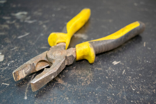 Pinza Herramienta Abierta