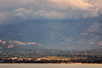 The 2nd Foreign Parachute Regiment (2e REP) of the French Foreign Legion in training over the bay...
