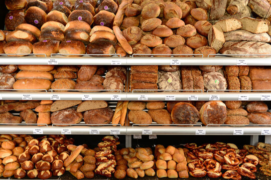 Backwaren, Regal, Preisschilder, Preis, B&auml;ckerei, Brote, Br&ouml;tchen