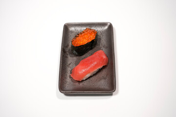 イクラとマグロの握り鮨のイメージ画像