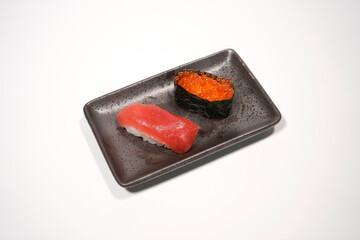 イクラとマグロの握り鮨のイメージ画像